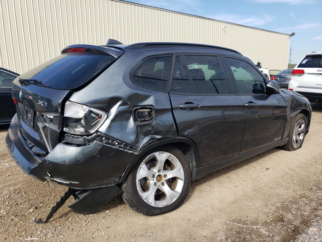Image 3 of 2015 BMW X1 SDRIVE28I 2015 with VIN WBAVM1C53FV498064