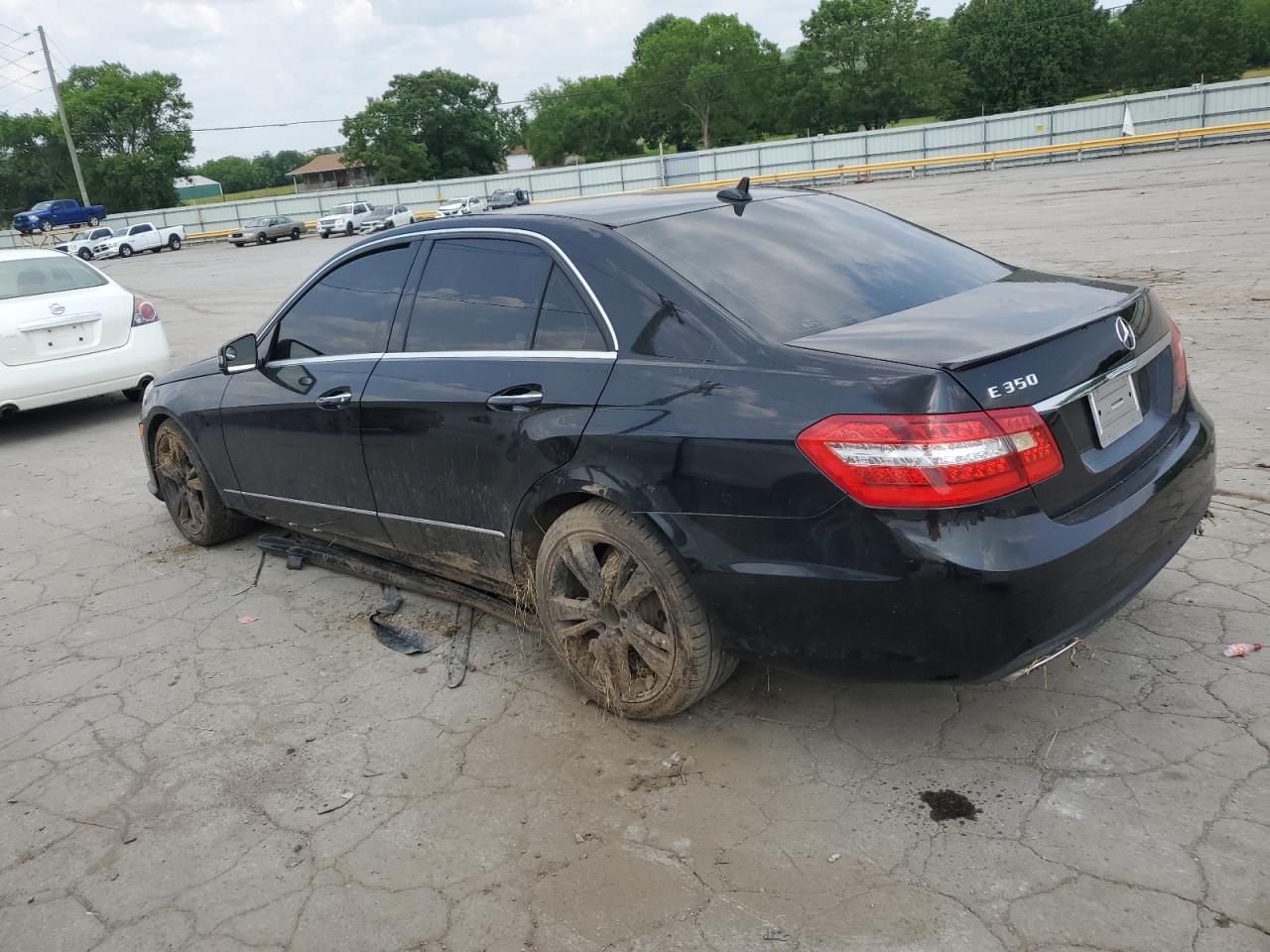 Image 2 of Mercedes-Benz E 350 2013 with VIN WDDHF5KB0DA670795