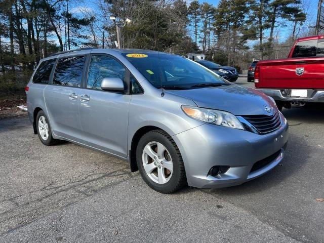 2011 TOYOTA SIENNA LE 2011 image