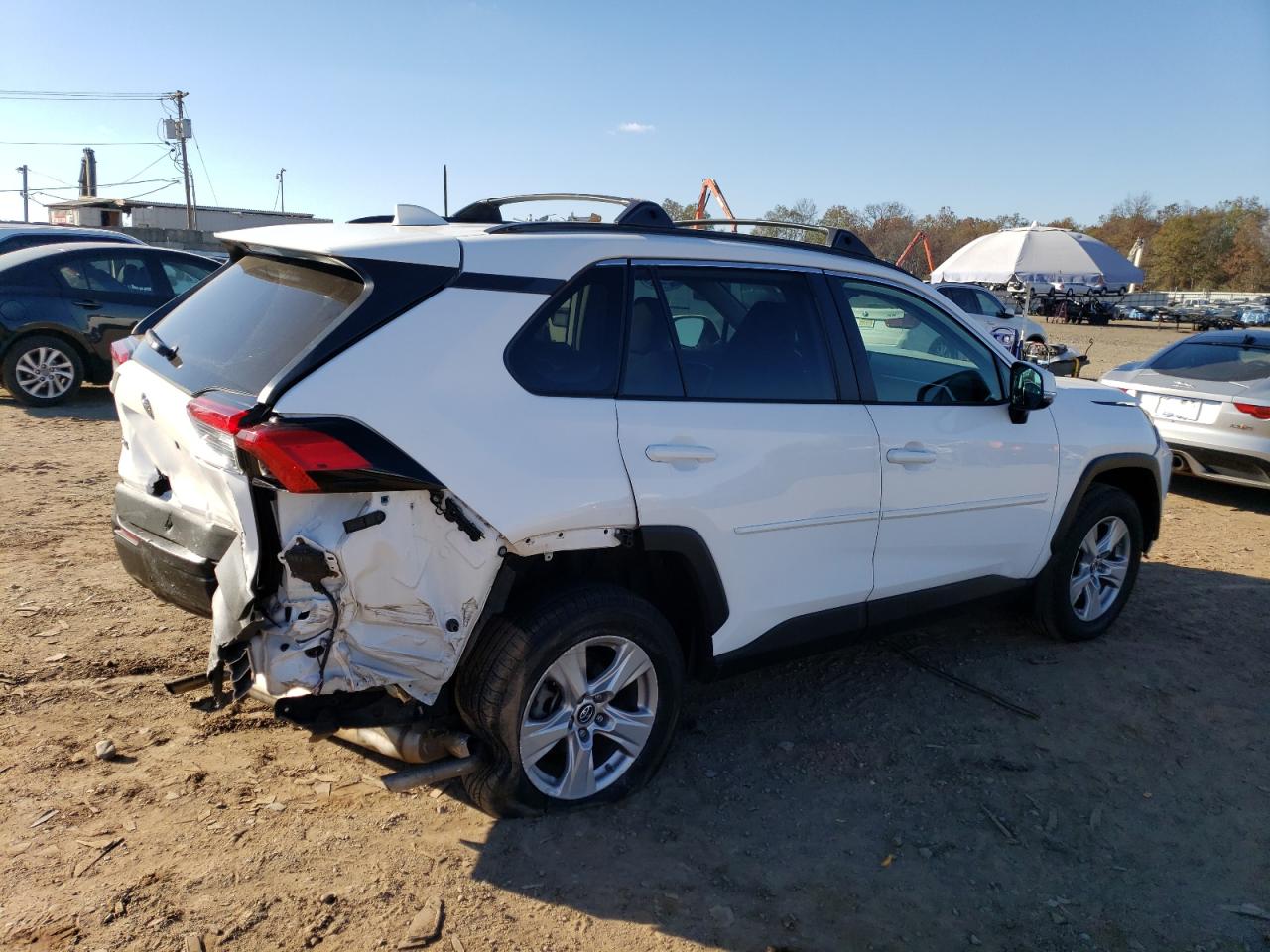 Image 3 of 2019 TOYOTA RAV4 XLE 2019 with VIN 2T3P1RFVXKW014456