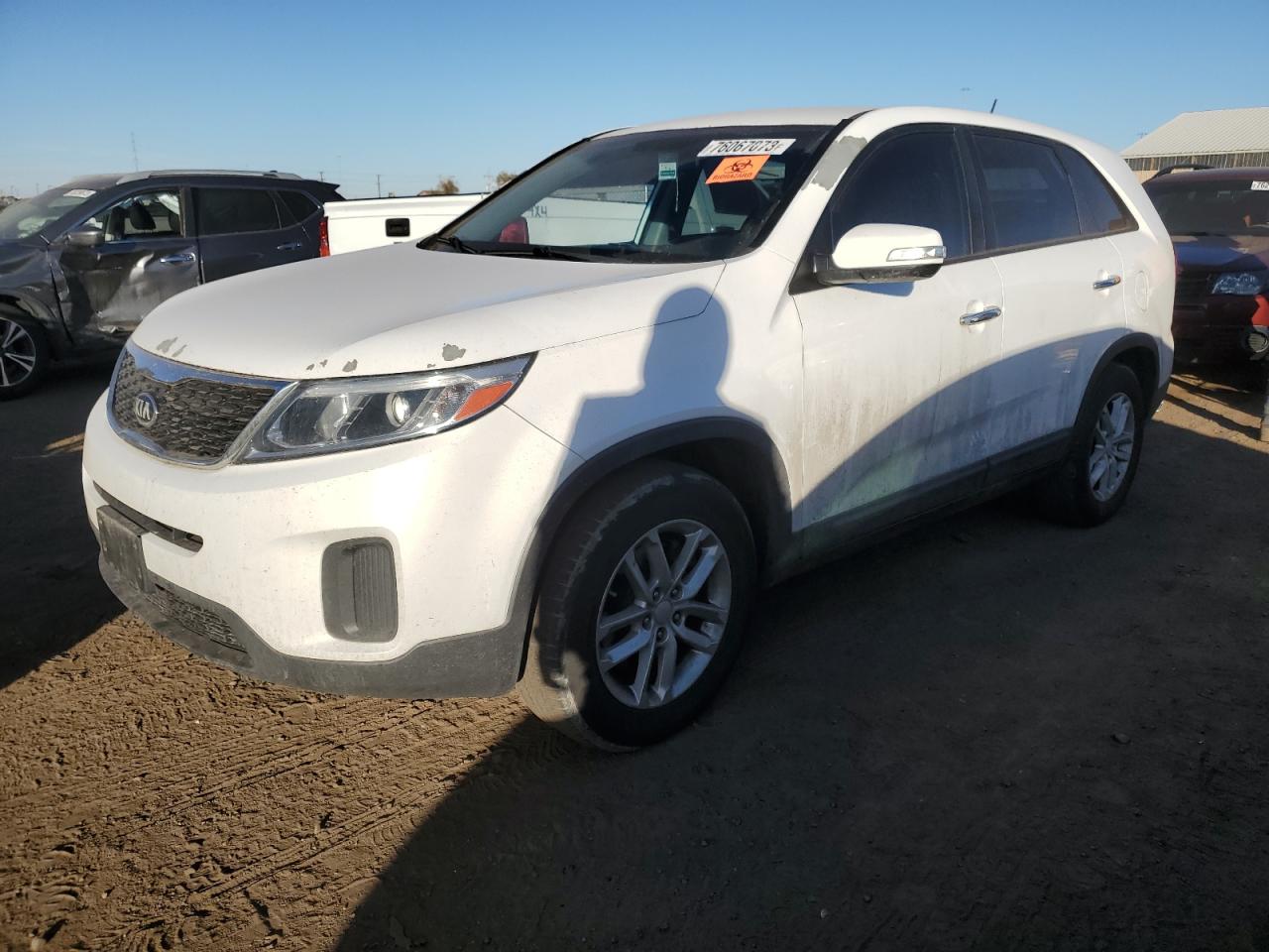 Изображение 1 2015 KIA SORENTO LX 2015 с VIN 5XYKTCA60FG564061