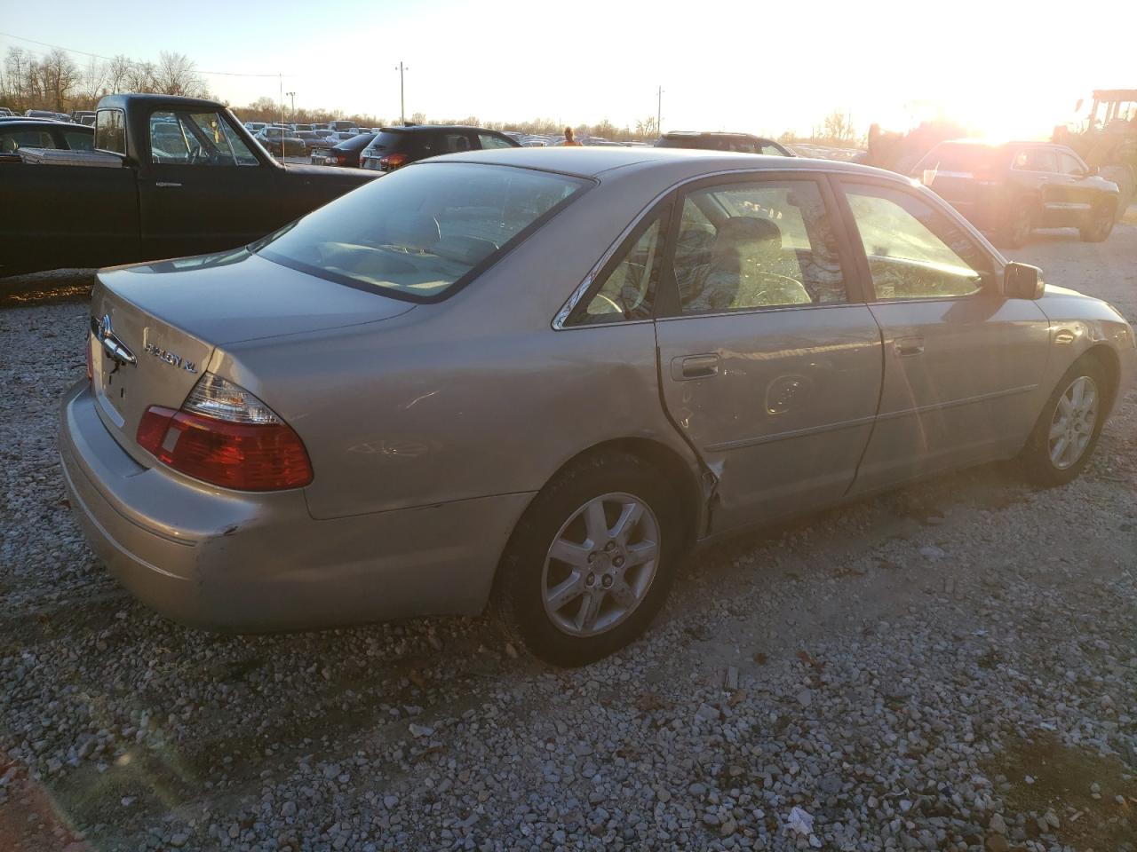 Image 3 of 2003 TOYOTA AVALON XL 2003 with VIN 4T1BF28B83U327490