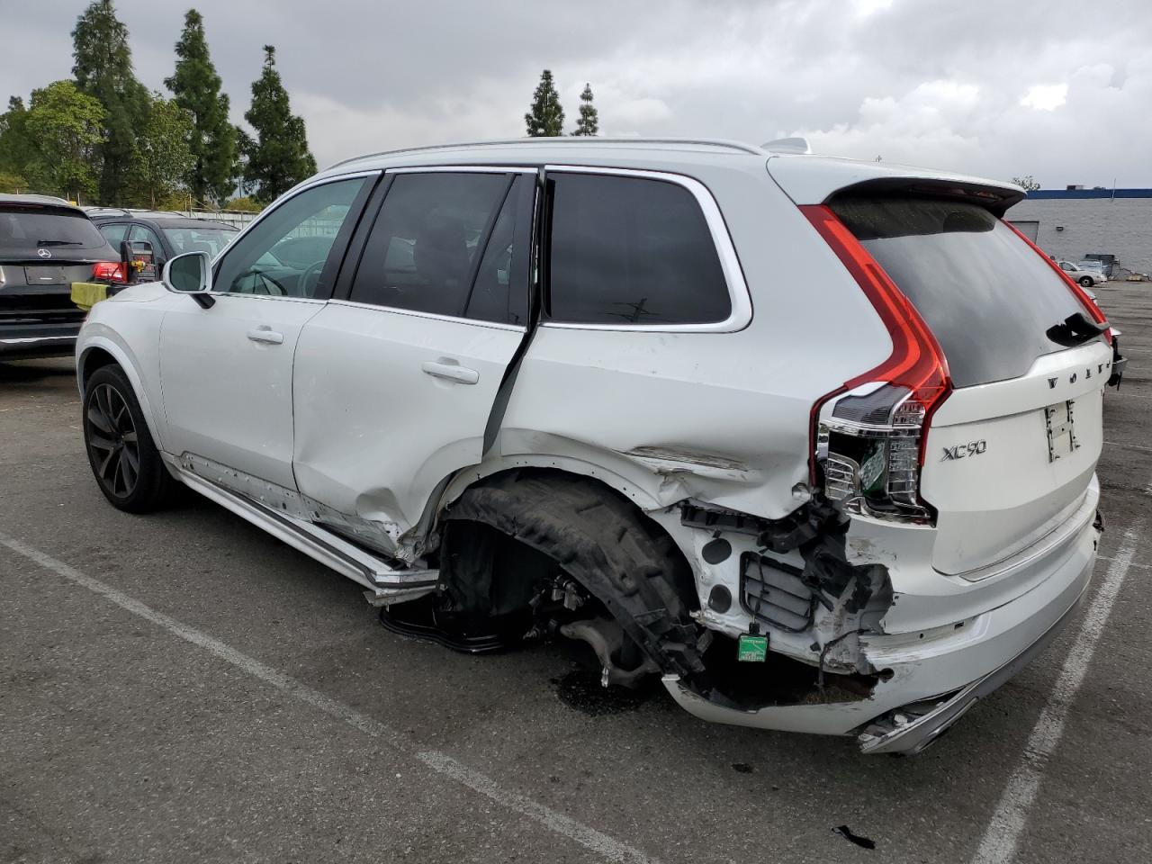 Image 2 of 2020 VOLVO XC90 T6 MOMENTUM 2020 with VIN YV4A22PK8L1621595