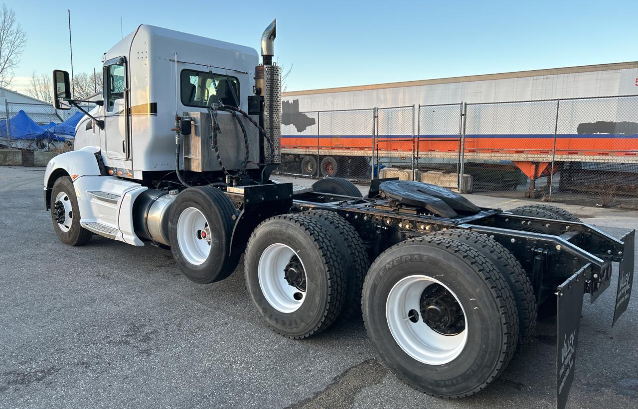 Image 3 of 2009 KENWORTH CONSTRUCTION T660 2009 with VIN 1XKADU9X39J237688