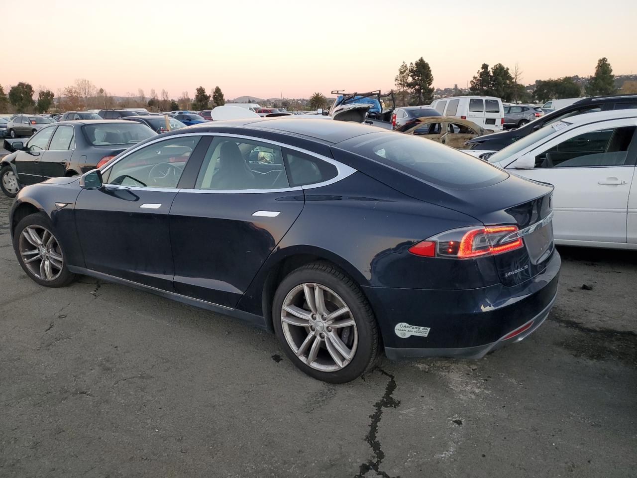 Изображение 2 2013 TESLA MODEL S  2013 с VIN 5YJSA1CN1DFP06064