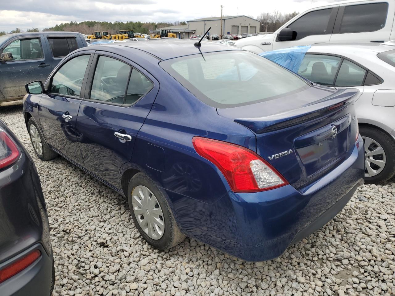 Obraz 2 z 2019 NISSAN VERSA S 2019 z VIN 3N1CN7AP5KL847883
