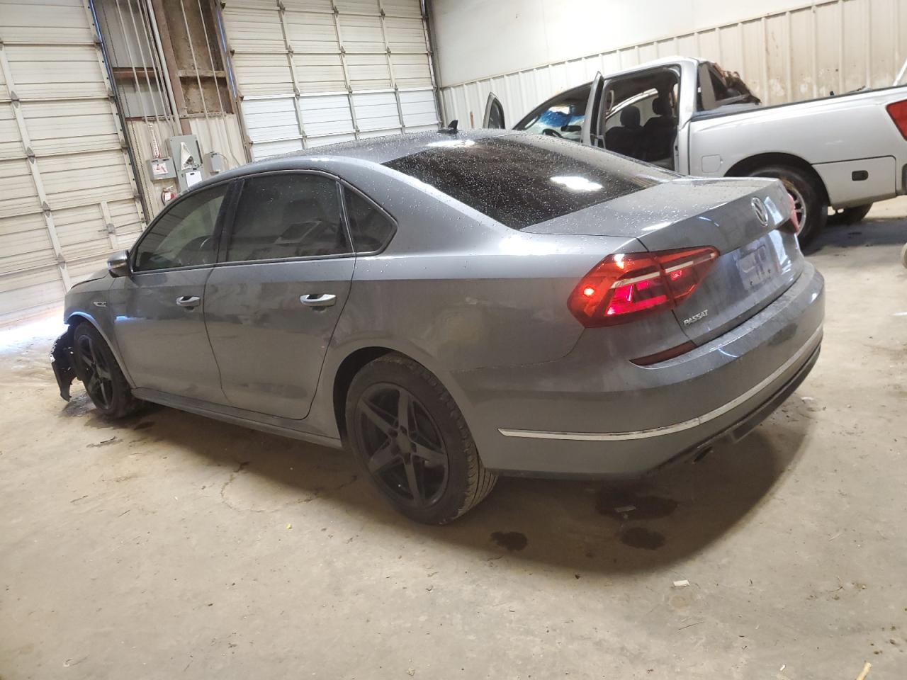 Изображение 2 2018 VOLKSWAGEN PASSAT S 2018 с VIN 1VWAA7A36JC033343