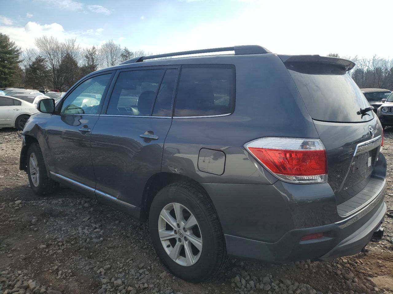 Obraz 2 z 2013 TOYOTA HIGHLANDER BASE 2013 z VIN 5TDBK3EH3DS214809