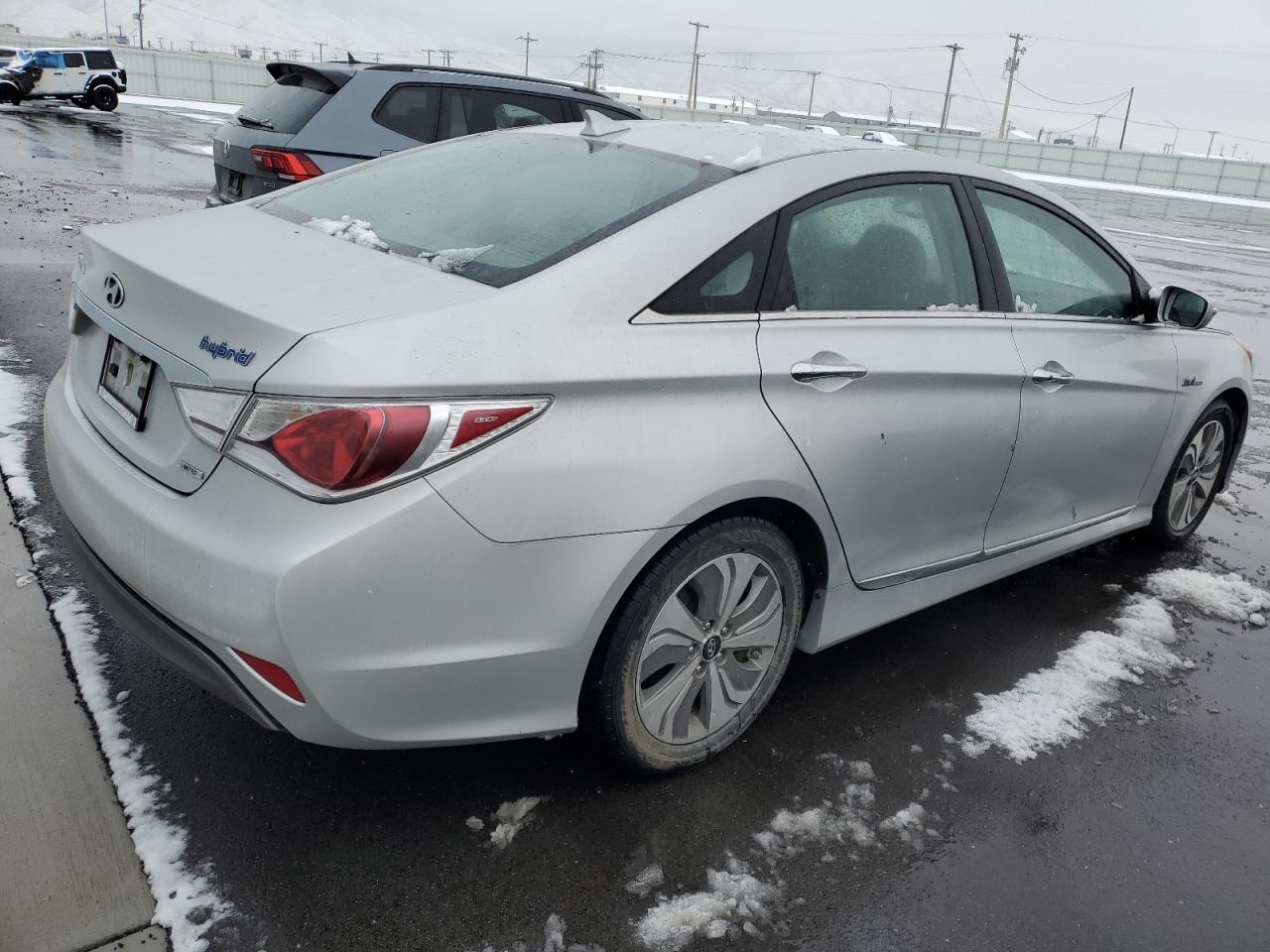 Image 3 of 2013 HYUNDAI SONATA HYBRID 2013 with VIN KMHEC4A43DA090973