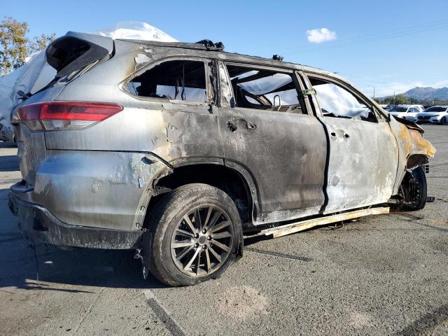 Image 3 of 2018 TOYOTA HIGHLANDER SE 2018 with VIN 5TDKZRFH3JS550128