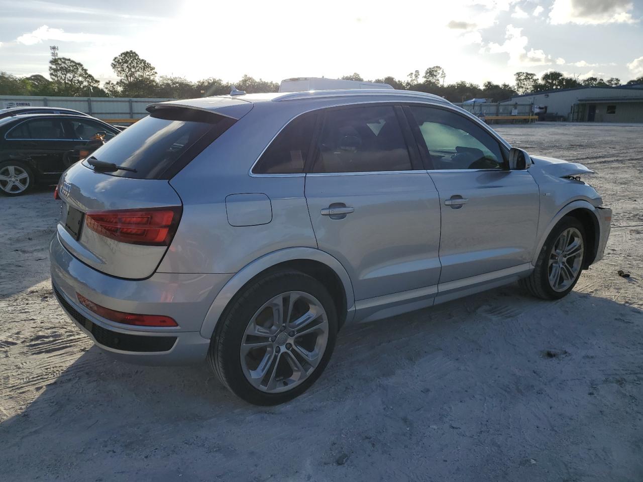 Obraz 3 z 2016 AUDI Q3 PRESTIGE 2016 z VIN WA1FFCFS0GR013771