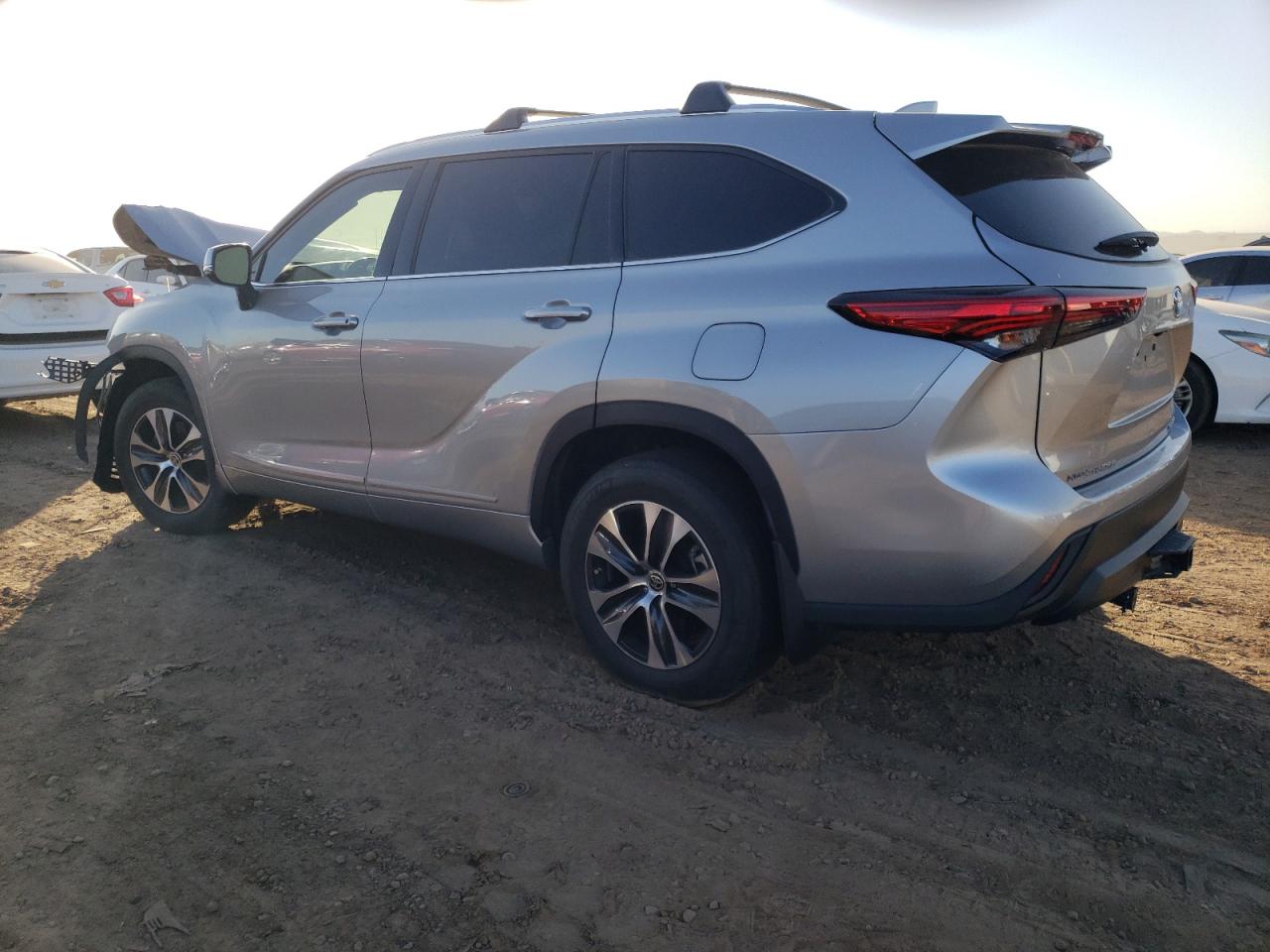 Изображение 2 2020 TOYOTA HIGHLANDER XLE 2020 с VIN 5TDHZRBH3LS519349