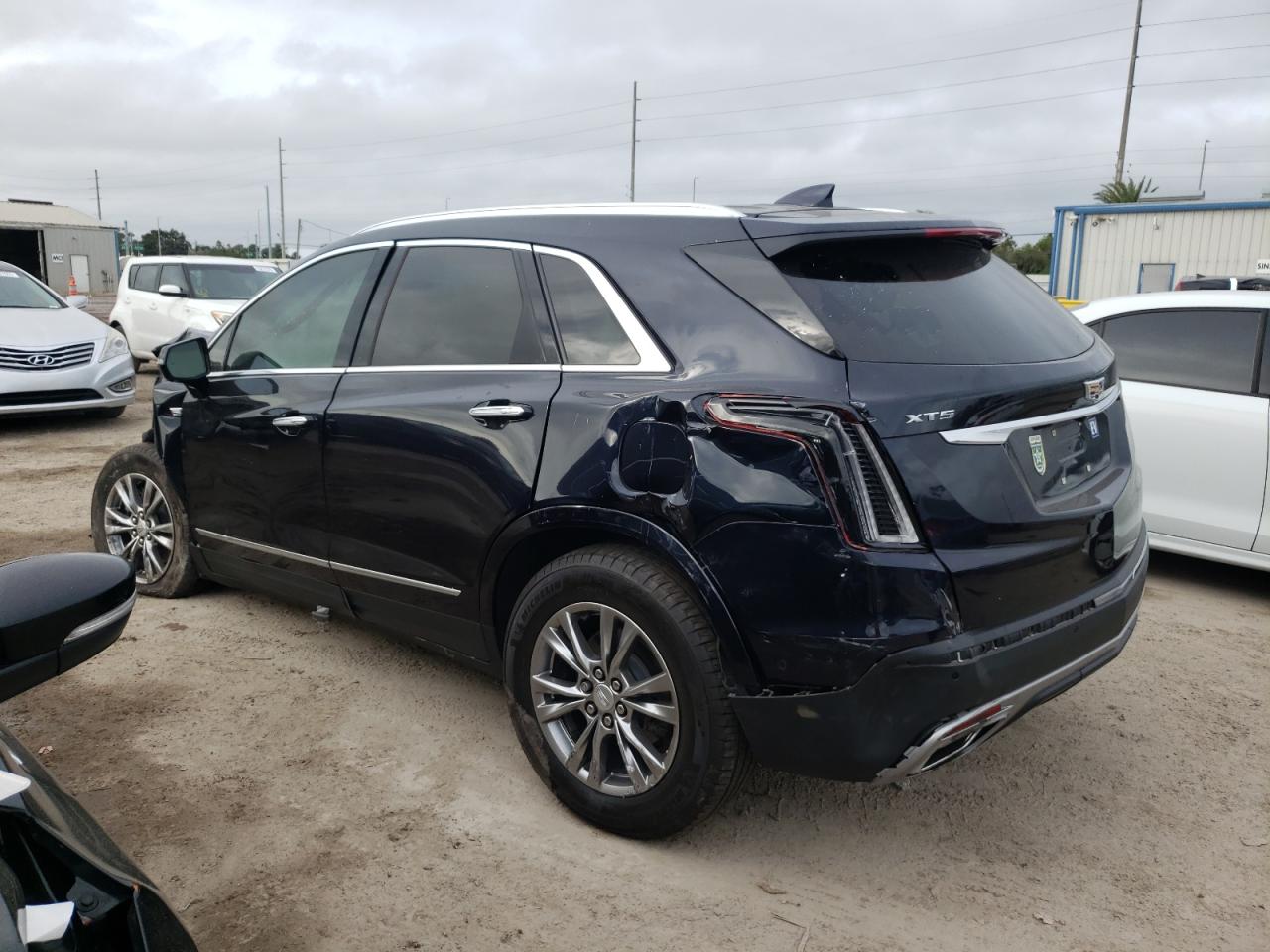 Image 2 of 2021 CADILLAC XT5 PREMIUM LUXURY 2021 with VIN 1GYKNCRS4MZ128057