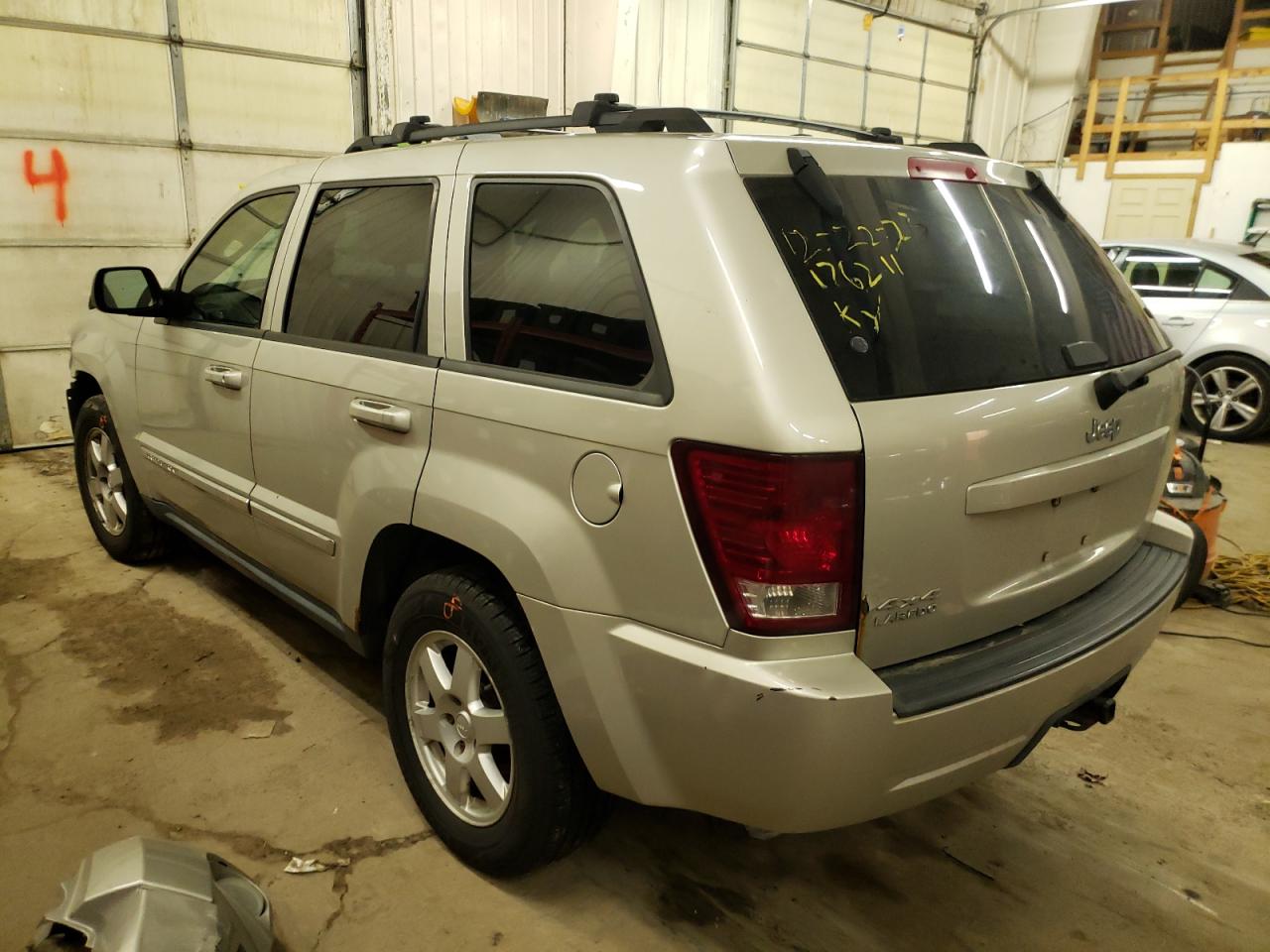 Obraz 2 z 2010 JEEP GRAND CHEROKEE LAREDO 2010 z VIN 1J4PR4GK0AC101908