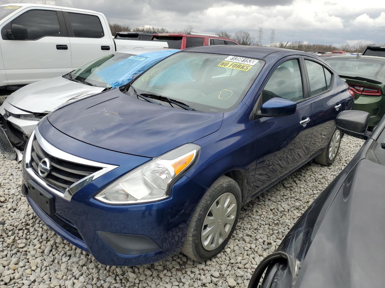 Obraz 1 z 2019 NISSAN VERSA S 2019 z VIN 3N1CN7AP5KL847883