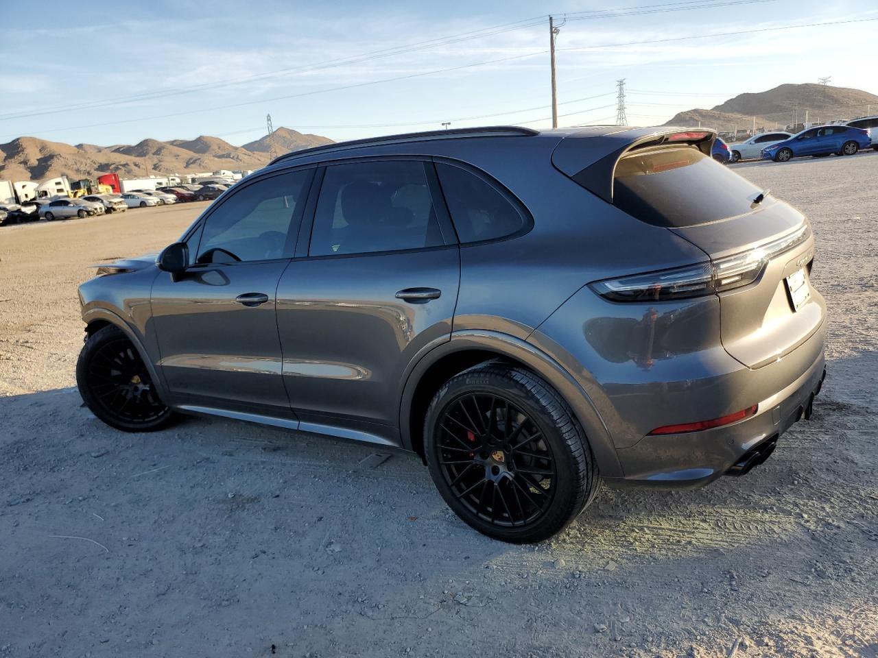 Изображение 2 2022 PORSCHE CAYENNE GTS 2022 с VIN WP1AG2AY6NDA38427