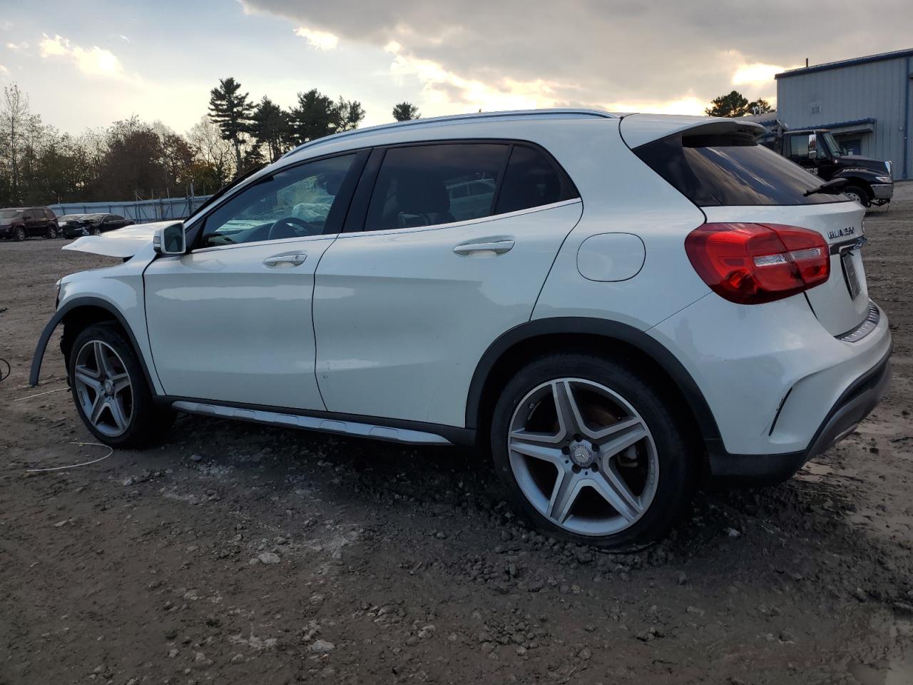 Obraz 2 z 2017 MERCEDES-BENZ GLA 250 4MATIC 2017 z VIN WDCTG4GB7HJ349700