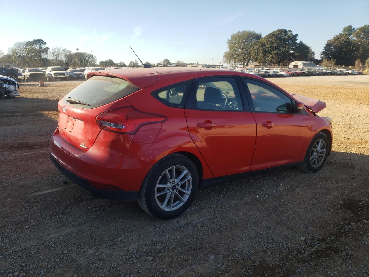 Image 3 of 2015 FORD FOCUS SE 2015 with VIN 1FADP3K20FL222760