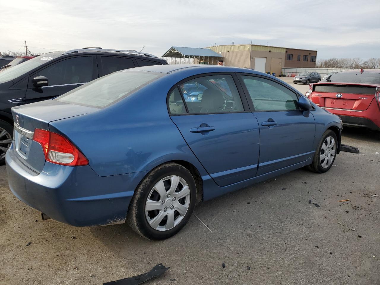 Изображение 3 2011 HONDA CIVIC LX 2011 с VIN 2HGFA1F57BH541935