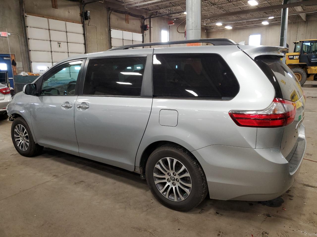 Изображение 2 2020 TOYOTA SIENNA XLE 2020 с VIN 5TDYZ3DC7LS034579