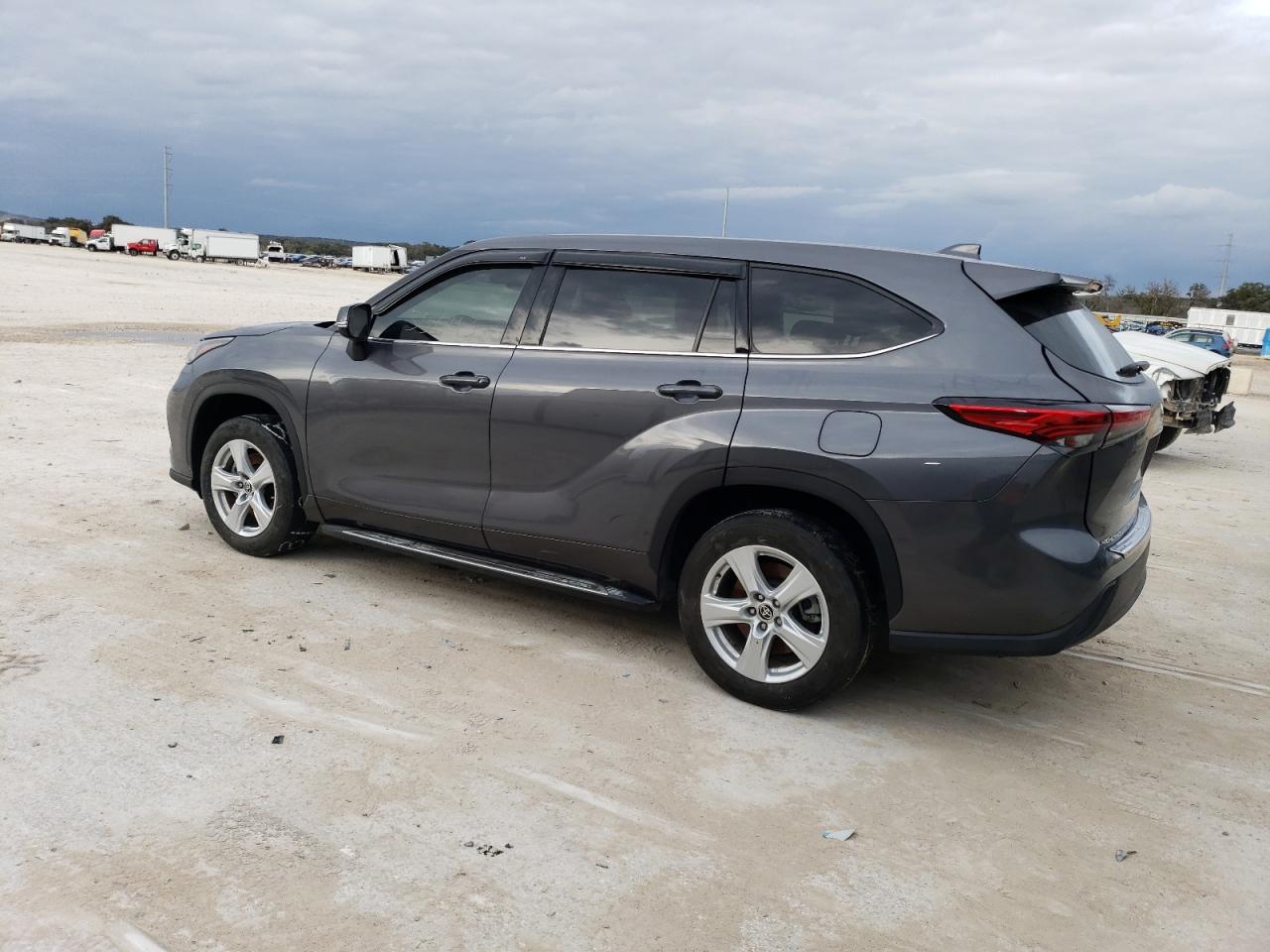Image 2 of 2021 TOYOTA HIGHLANDER L 2021 with VIN 5TDZZRAHXMS536446