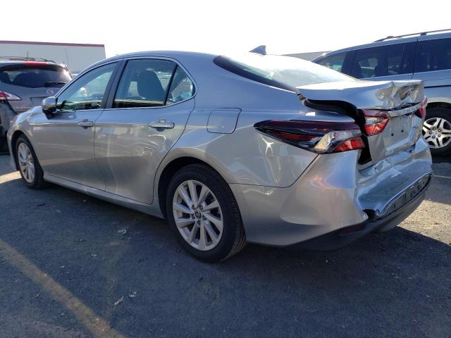 Obraz 2 z 2022 TOYOTA CAMRY LE 2022 z VIN 4T1C11AK3NU673201