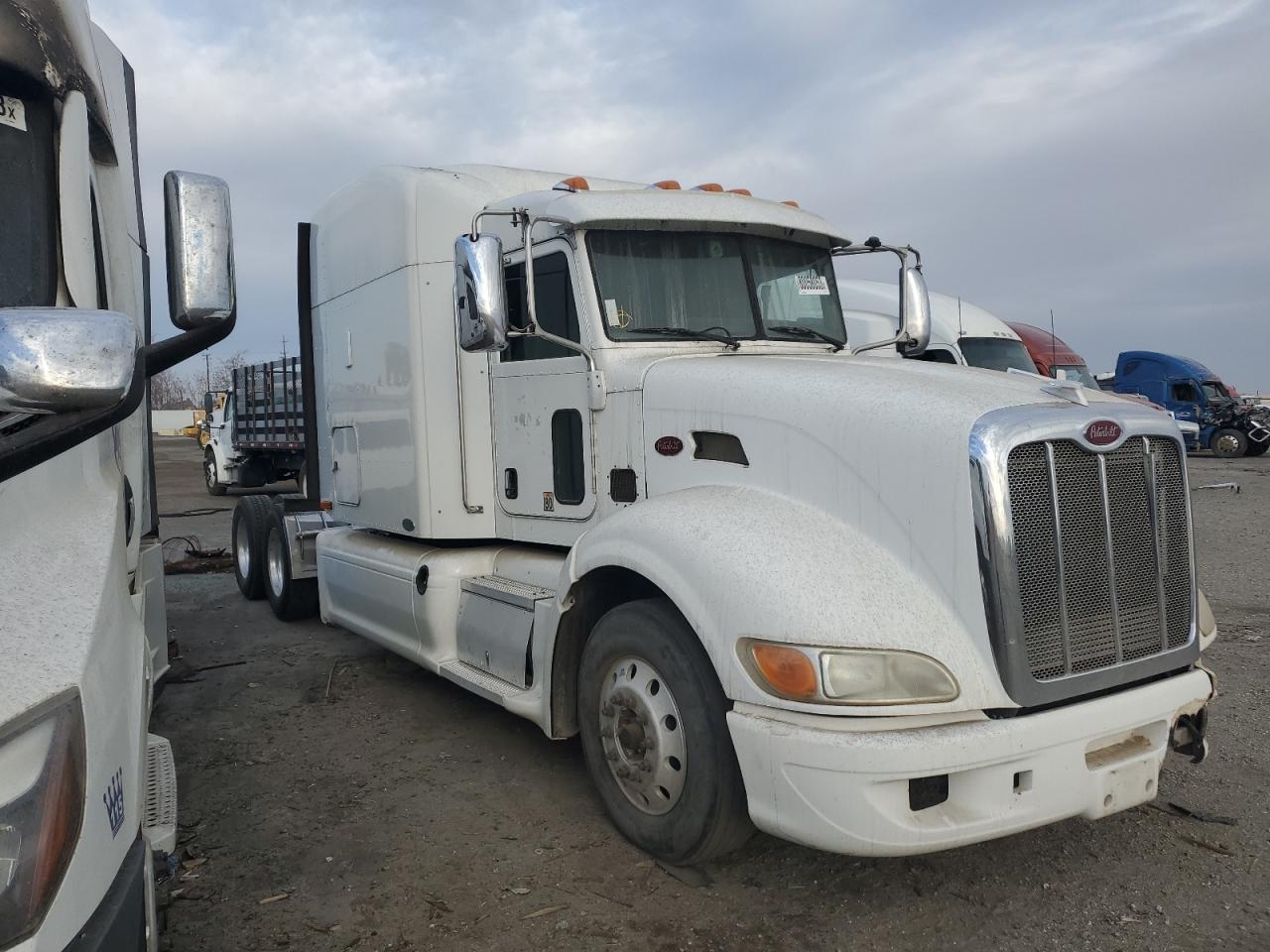 Изображение 1 2011 PETERBILT 386  2011 с VIN 1XPHDP9X8BD118288