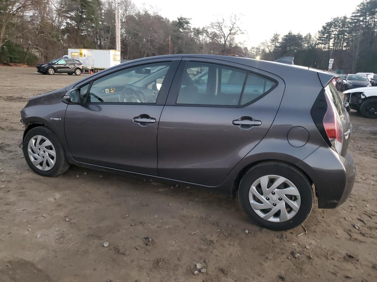 Image 2 of 2015 TOYOTA PRIUS C  2015 with VIN JTDKDTB3XF1586232