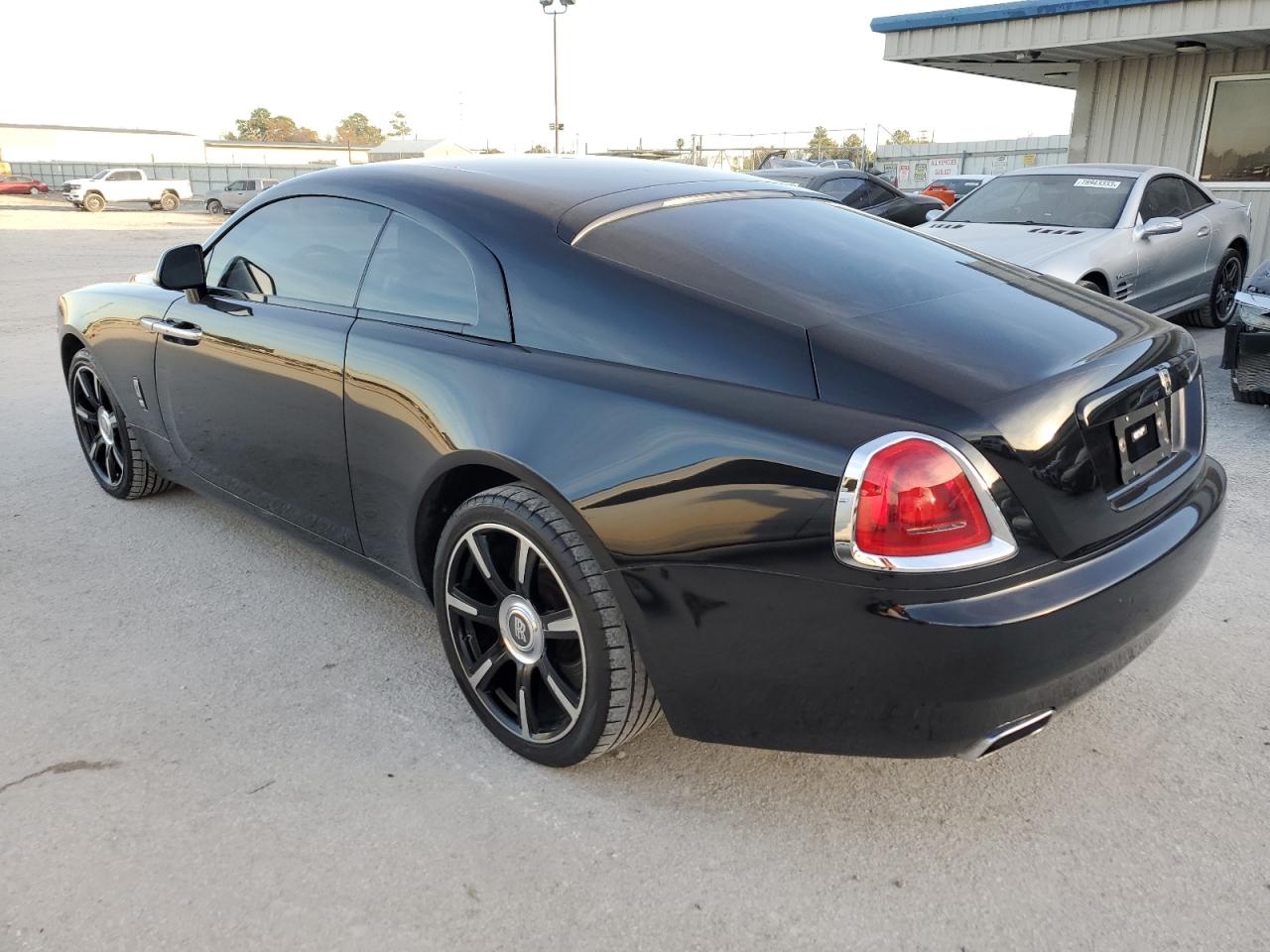 Image 2 of Rolls-Royce Wraith 2016 with VIN SCA665C54GUX86215