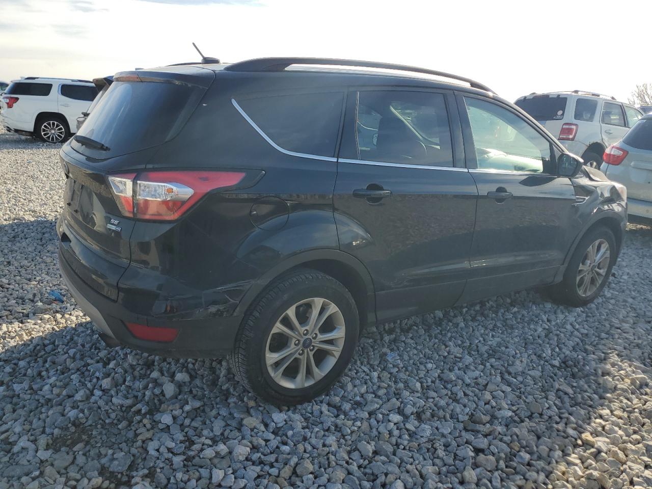 Obraz 3 z 2018 FORD ESCAPE SE 2018 z VIN 1FMCU9GD7JUC36665