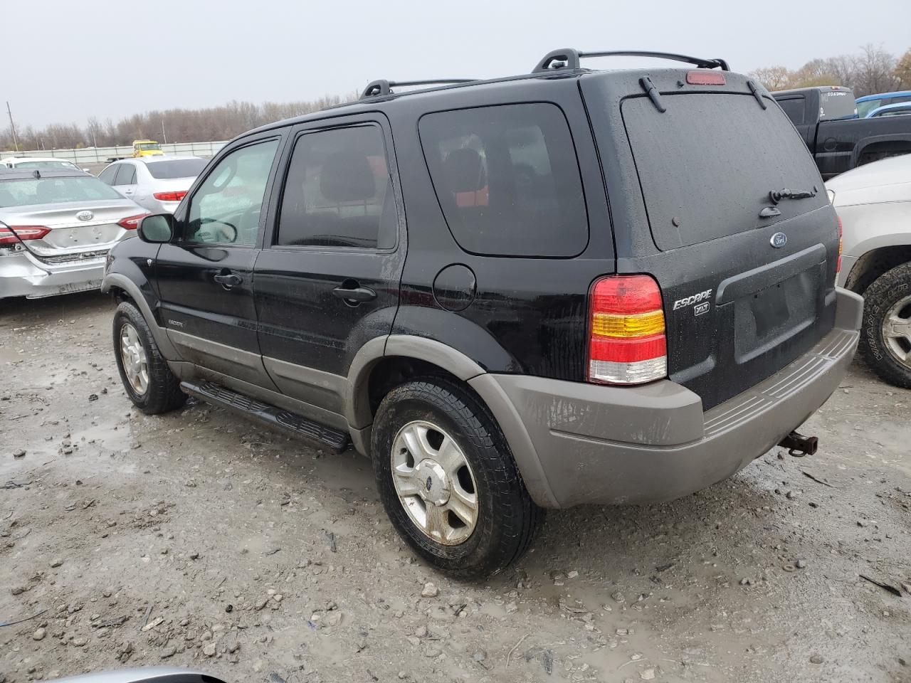 Image 2 of 2002 FORD ESCAPE XLT 2002 with VIN 1FMYU04132KB00946
