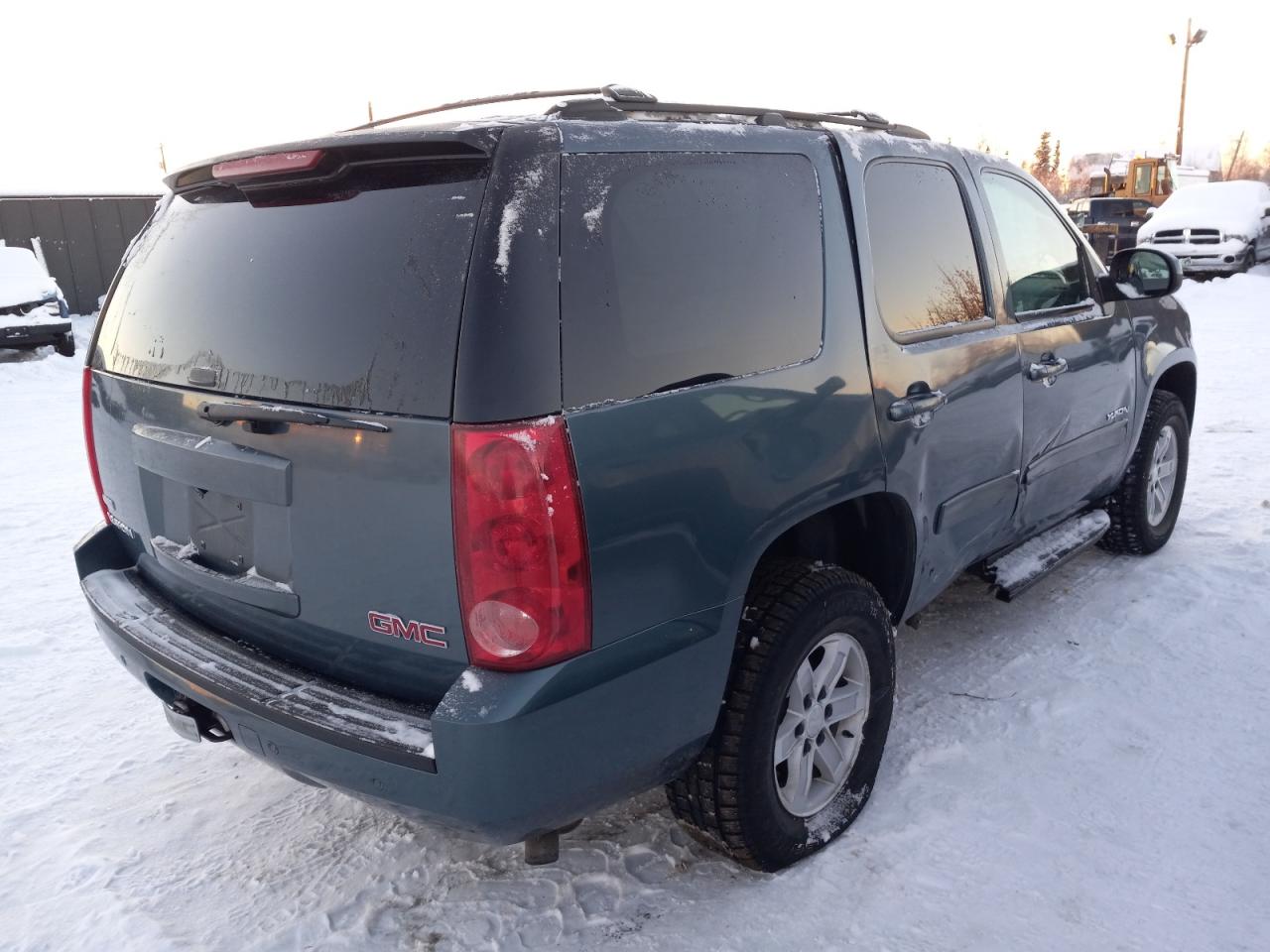 Image 3 of 2010 GMC YUKON SLE 2010 with VIN 1GKUKAE05AR144431