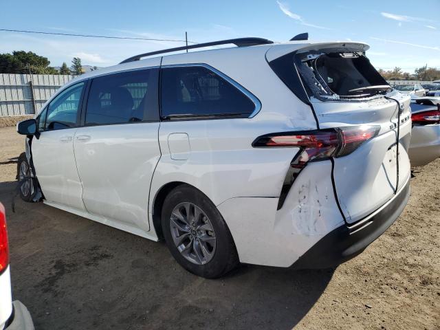 Image 2 of 2022 TOYOTA SIENNA LE 2022 with VIN 5TDKRKEC2NS103096