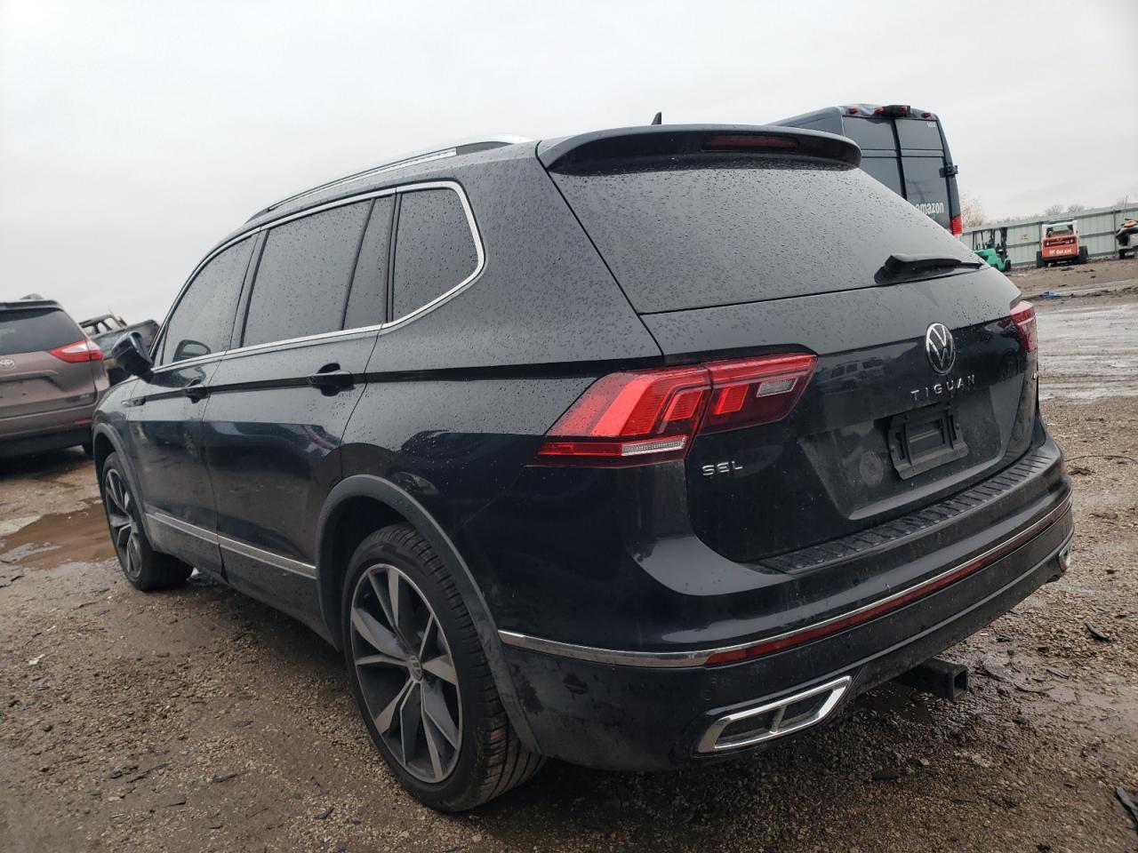 Изображение 2 2022 VOLKSWAGEN TIGUAN SEL R-LINE 2022 с VIN 3VV4B7AX1NM176979