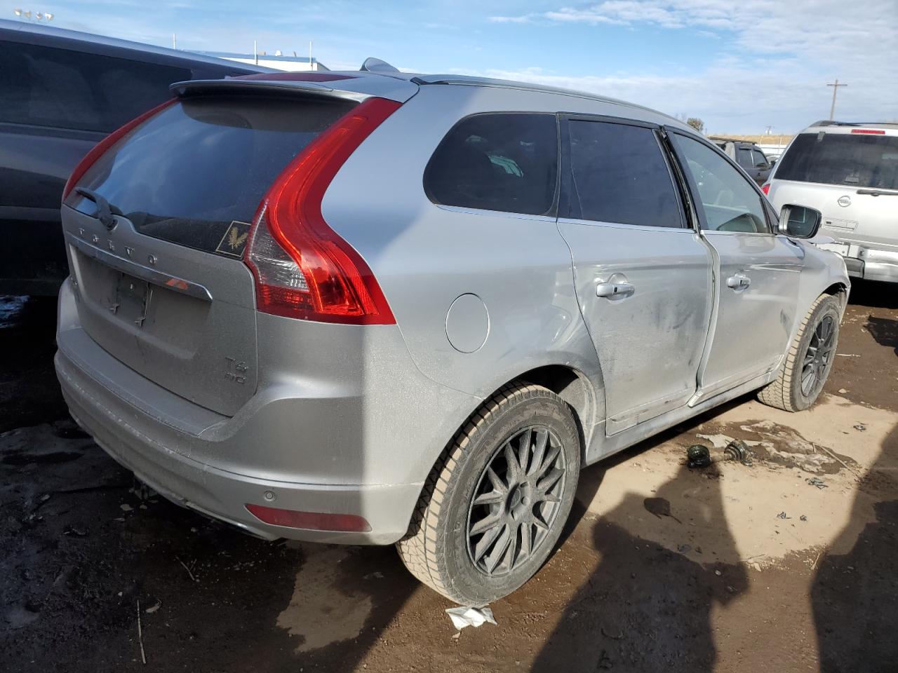 Изображение 3 2017 VOLVO XC60 T6 DYNAMIC 2017 с VIN YV449MRR7H2223326