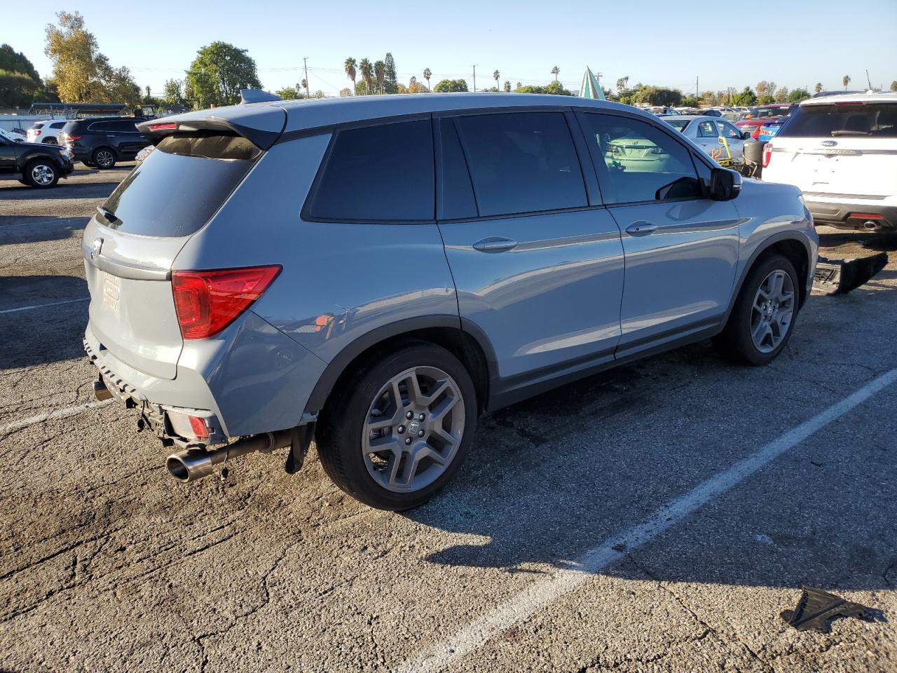 Image 3 of 2022 HONDA PASSPORT EXL 2022 with VIN 5FNYF7H57NB001553