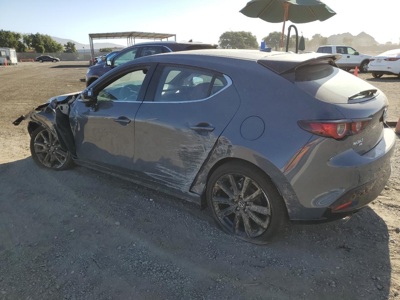 Obraz 2 z 2023 MAZDA 3 PREMIUM PLUS 2023 z VIN JM1BPBNY2P1621596