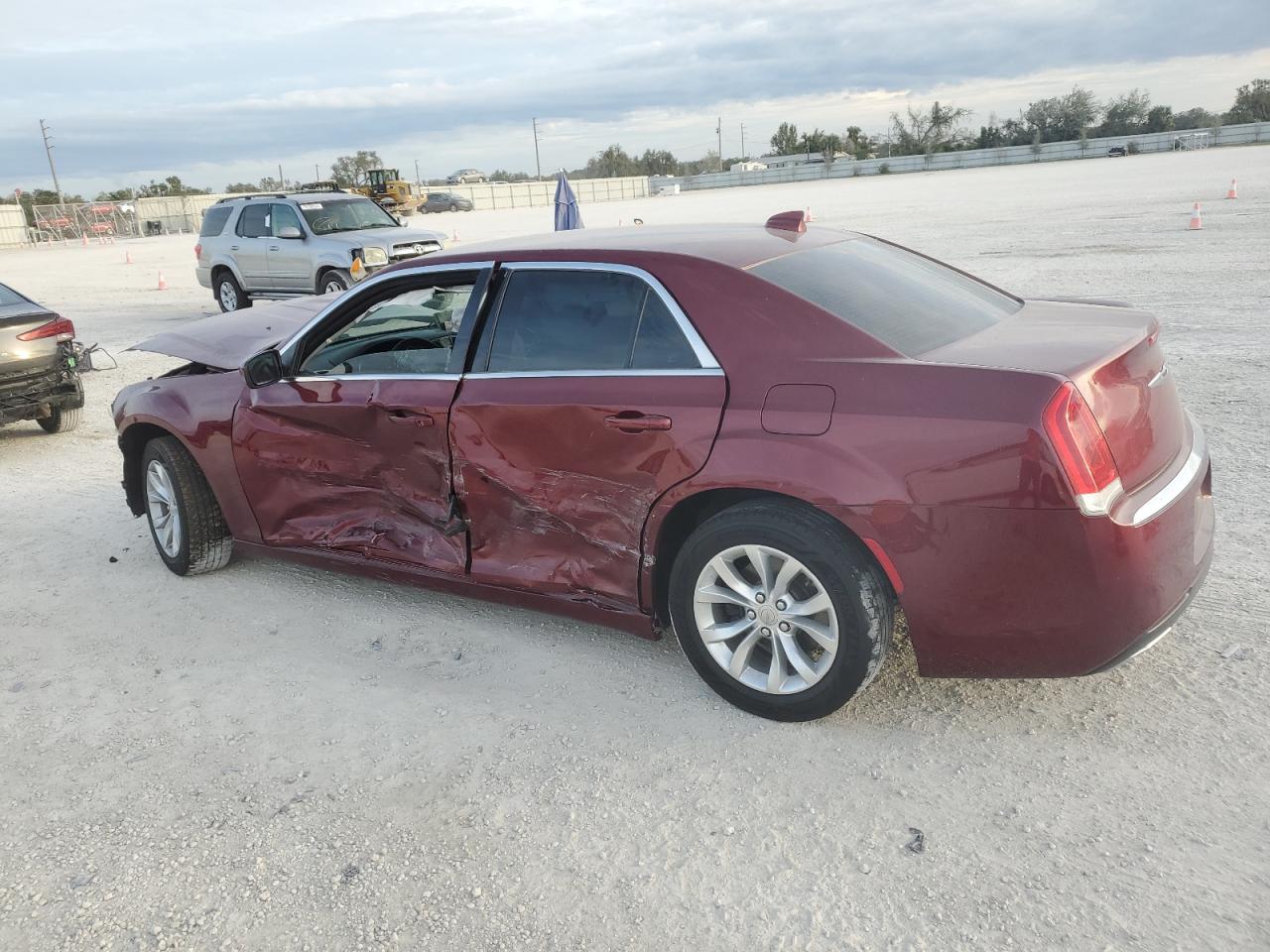 Obraz 2 z 2016 CHRYSLER 300 LIMITED 2016 z VIN 2C3CCAAG6GH141803