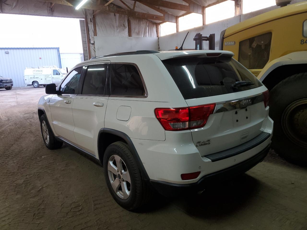 Изображение 2 2011 JEEP GRAND CHEROKEE LAREDO 2011 с VIN 1J4RR4GTXBC676438