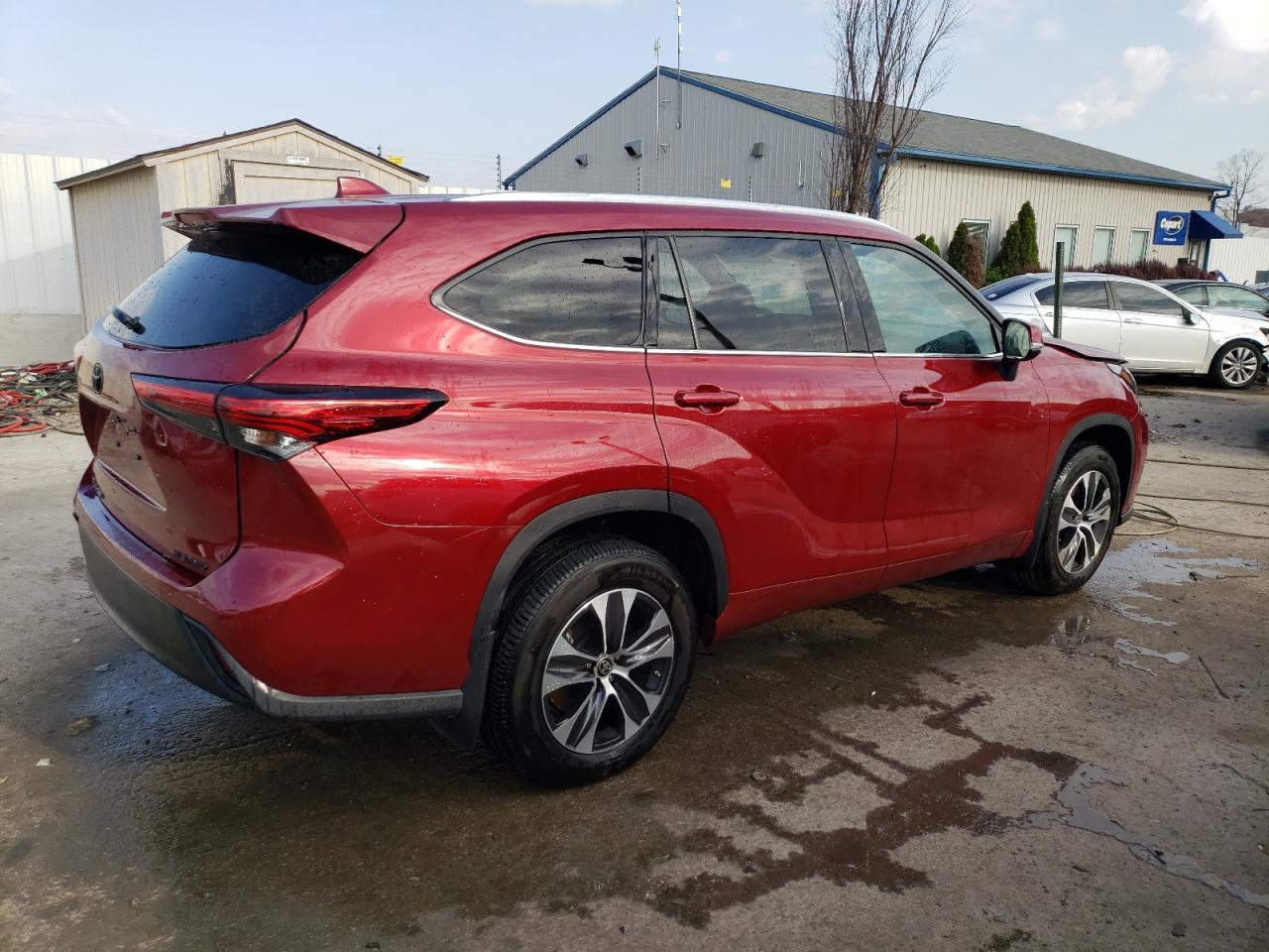 Obraz 3 z 2021 TOYOTA HIGHLANDER XLE 2021 z VIN 5TDGZRBH1MS127807