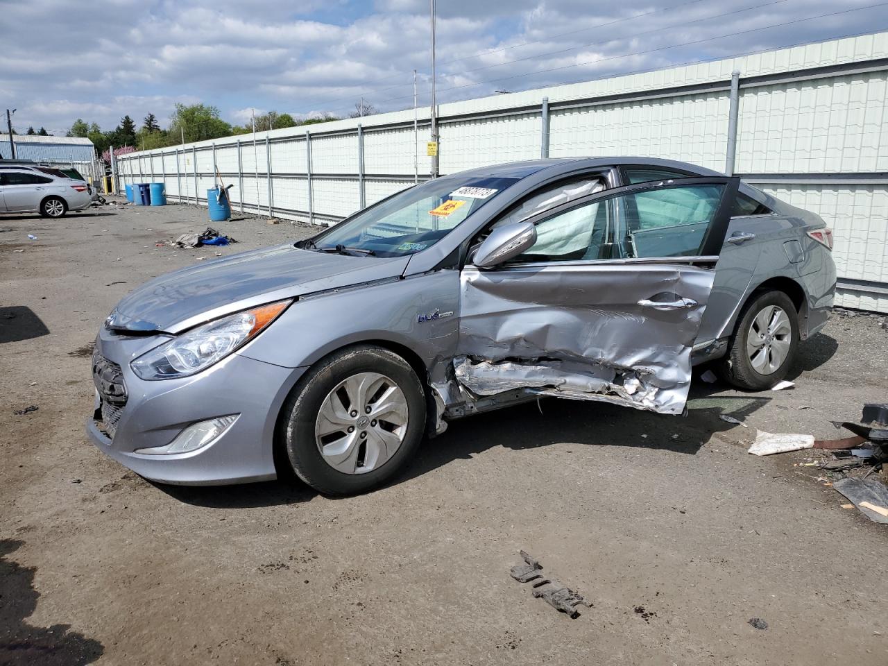 Image 1 of 2014 HYUNDAI SONATA HYBRID 2014 with VIN KMHEC4A45EA117981