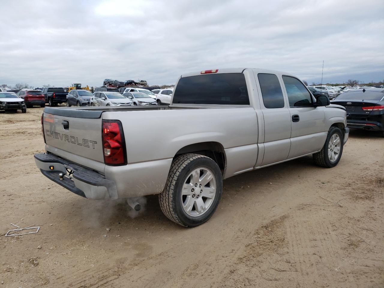 Image 3 of 2006 CHEVROLET SILVERADO C1500 2006 with VIN 1GCEC19X66Z252245