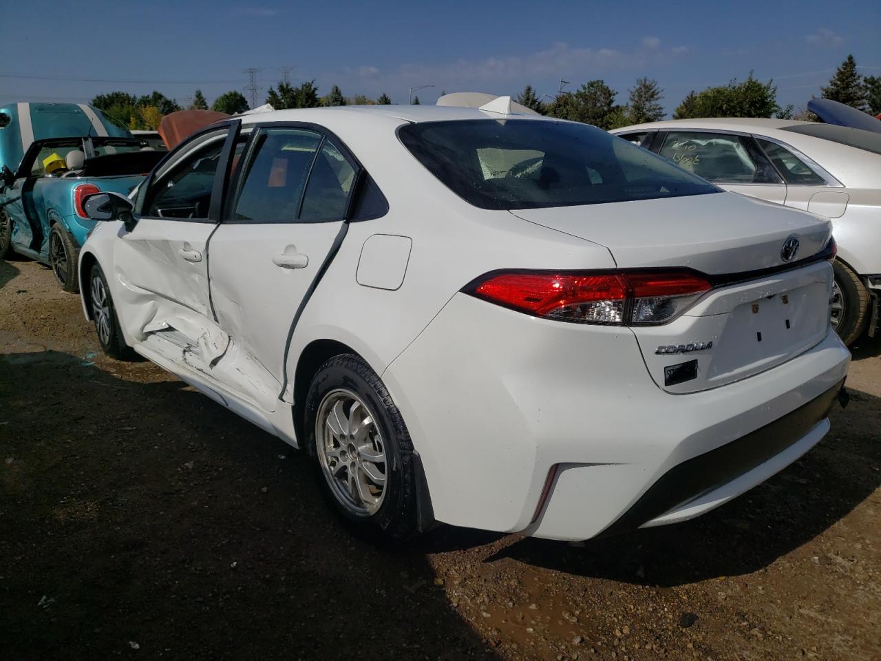 Image 2 of 2022 TOYOTA COROLLA LE 2022 with VIN JTDEAMDE1NJ040671