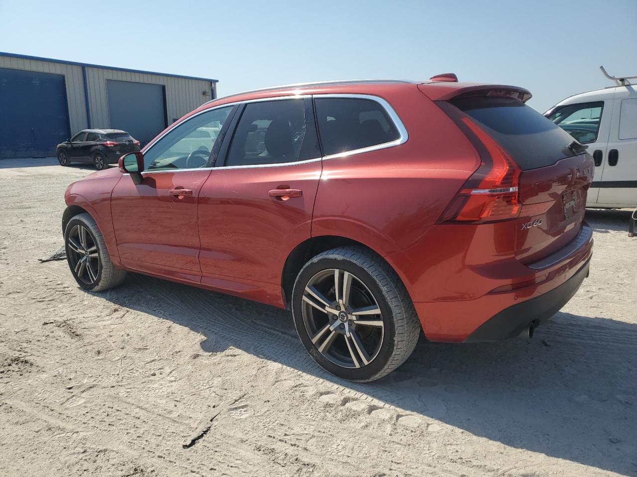 Image 2 of 2020 VOLVO XC60 T5 MOMENTUM 2020 with VIN YV4102RK2L1483202