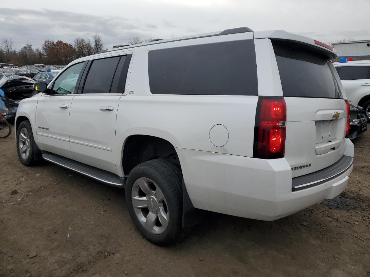 Изображение 2 Chevrolet Suburban K1500 Ltz 2016 с VIN 1GNSKJKC9GR211159