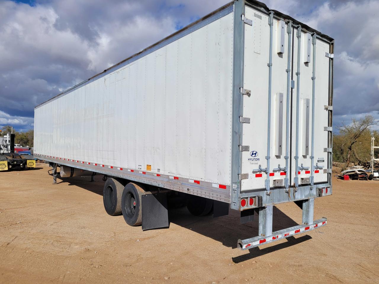 Image 3 of 2017 HYUNDAI TRANSLEAD 2017 with VIN 3H3V532C7HT194026