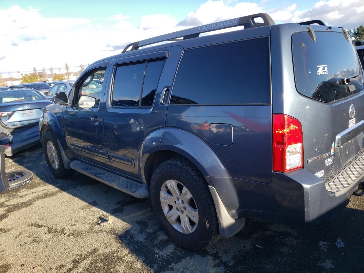 Image 2 of 2005 NISSAN PATHFINDER LE 2005 with VIN 5N1AR18UX5C704182