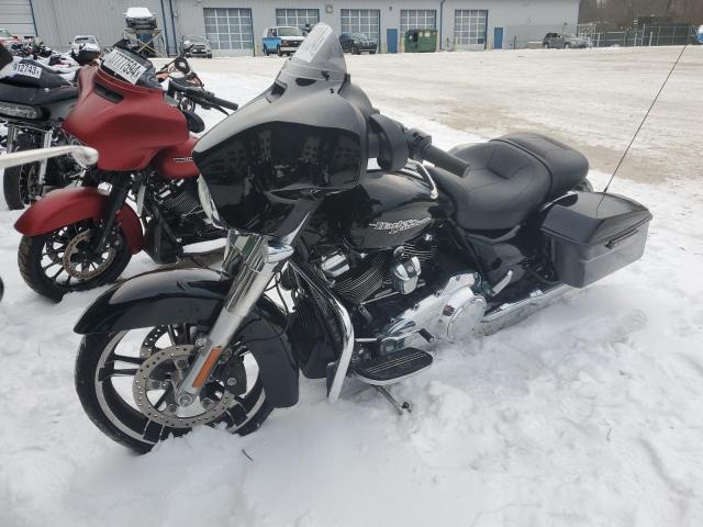 Image 2 of 2017 HARLEY-DAVIDSON FLHX STREET GLIDE 2017 with VIN 1HD1KBC10HB672797