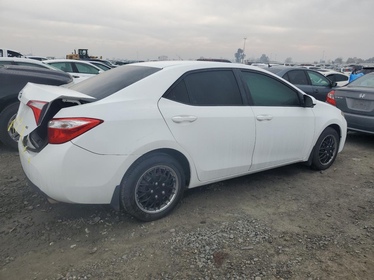 Obraz 3 z 2015 TOYOTA COROLLA L 2015 z VIN 5YFBURHE6FP353875