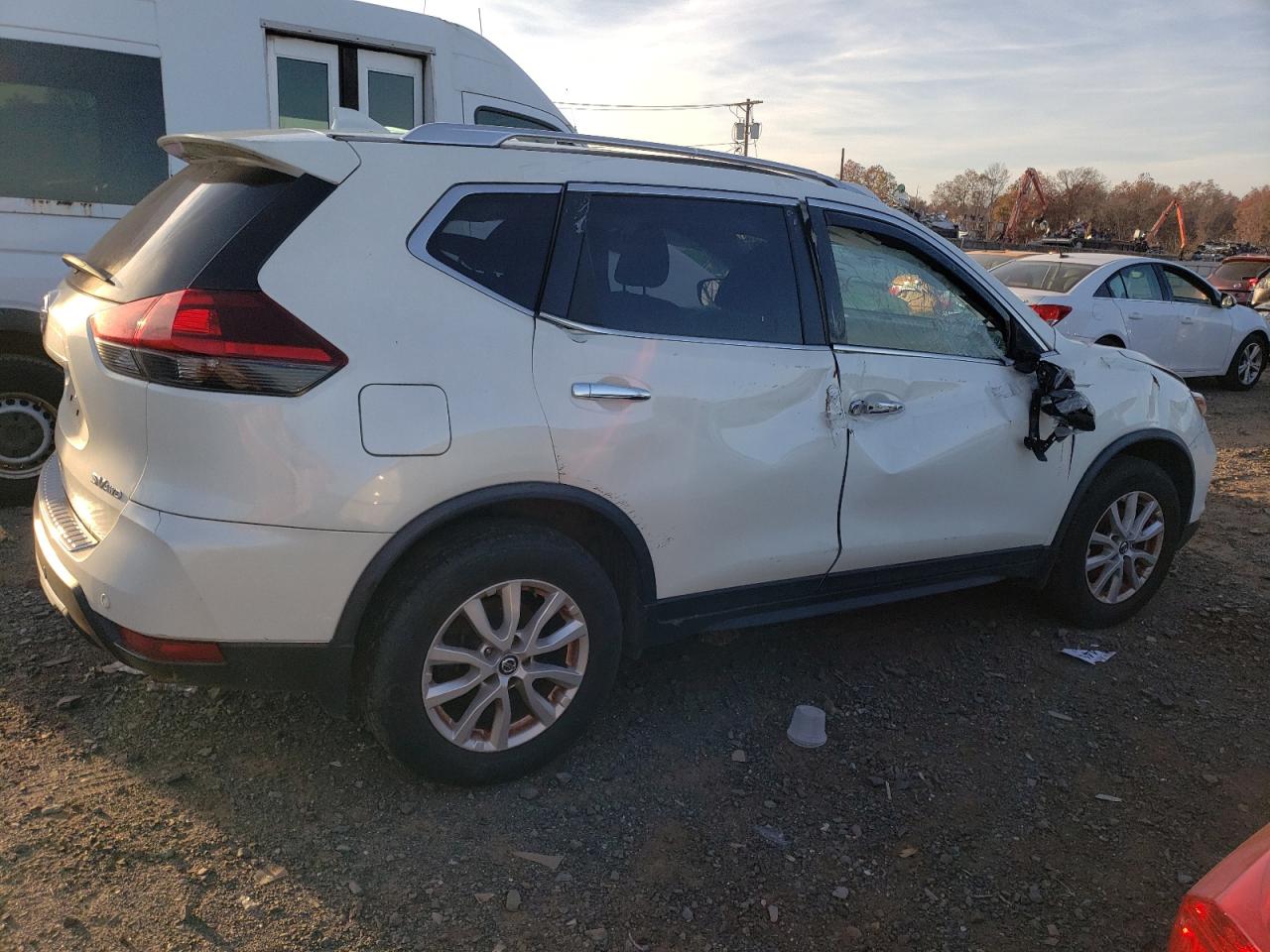 Изображение 3 2019 NISSAN ROGUE S 2019 с VIN JN8AT2MV5KW375867